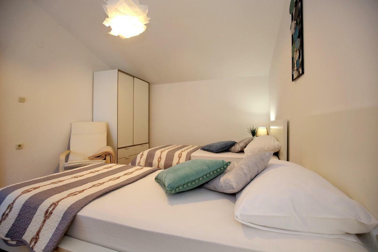 Apartments Ines Murter Buitenkant foto