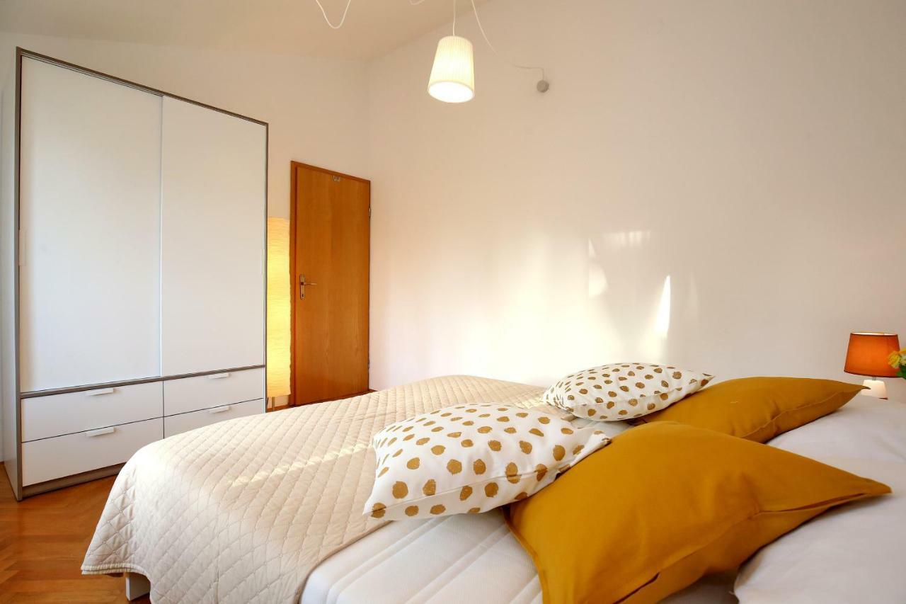 Apartments Ines Murter Buitenkant foto