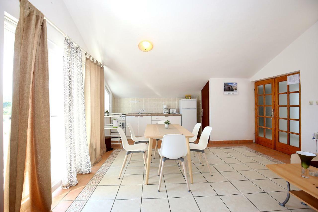 Apartments Ines Murter Buitenkant foto