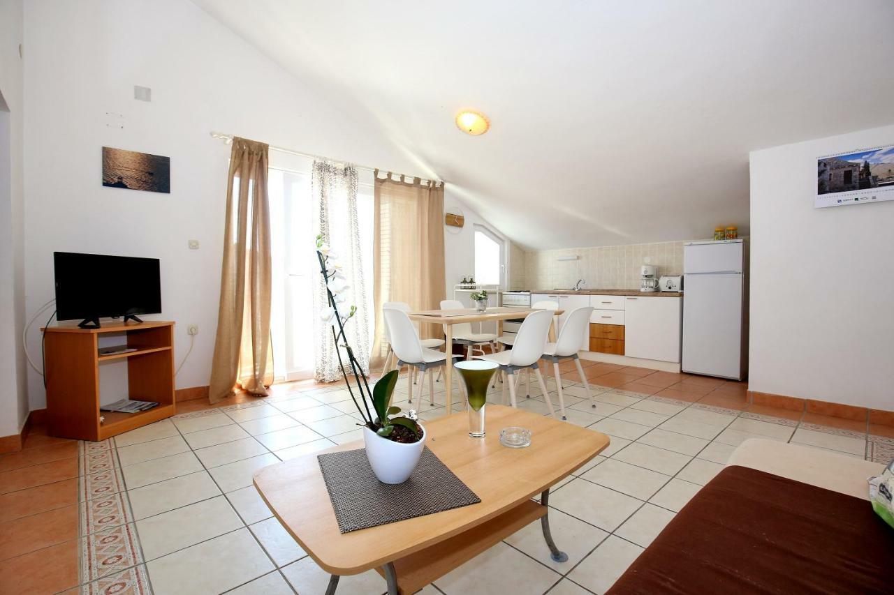 Apartments Ines Murter Buitenkant foto