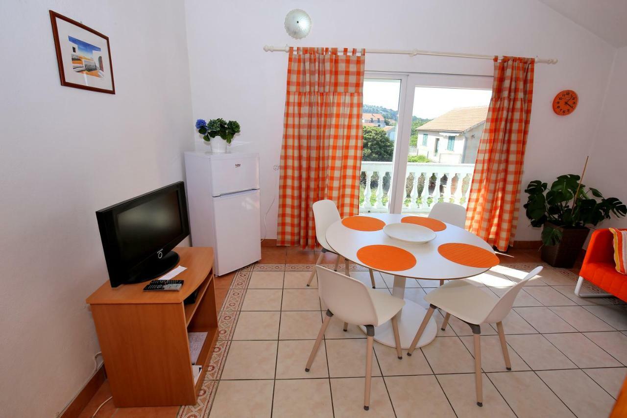 Apartments Ines Murter Buitenkant foto