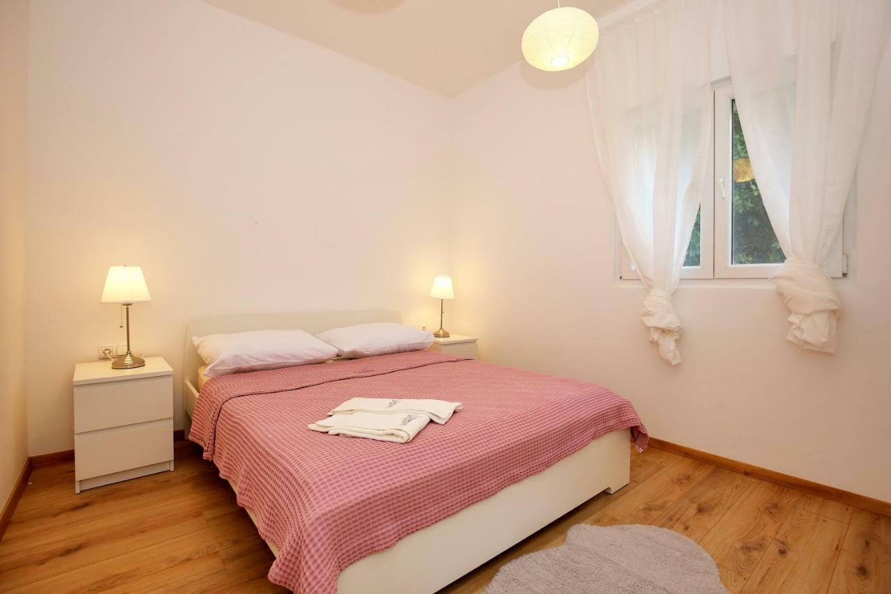Apartments Ines Murter Buitenkant foto